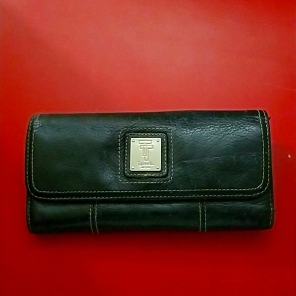 Tignanello Black Leather Flap Women’s Wallet Photo ID Cards Organizer Sn…
